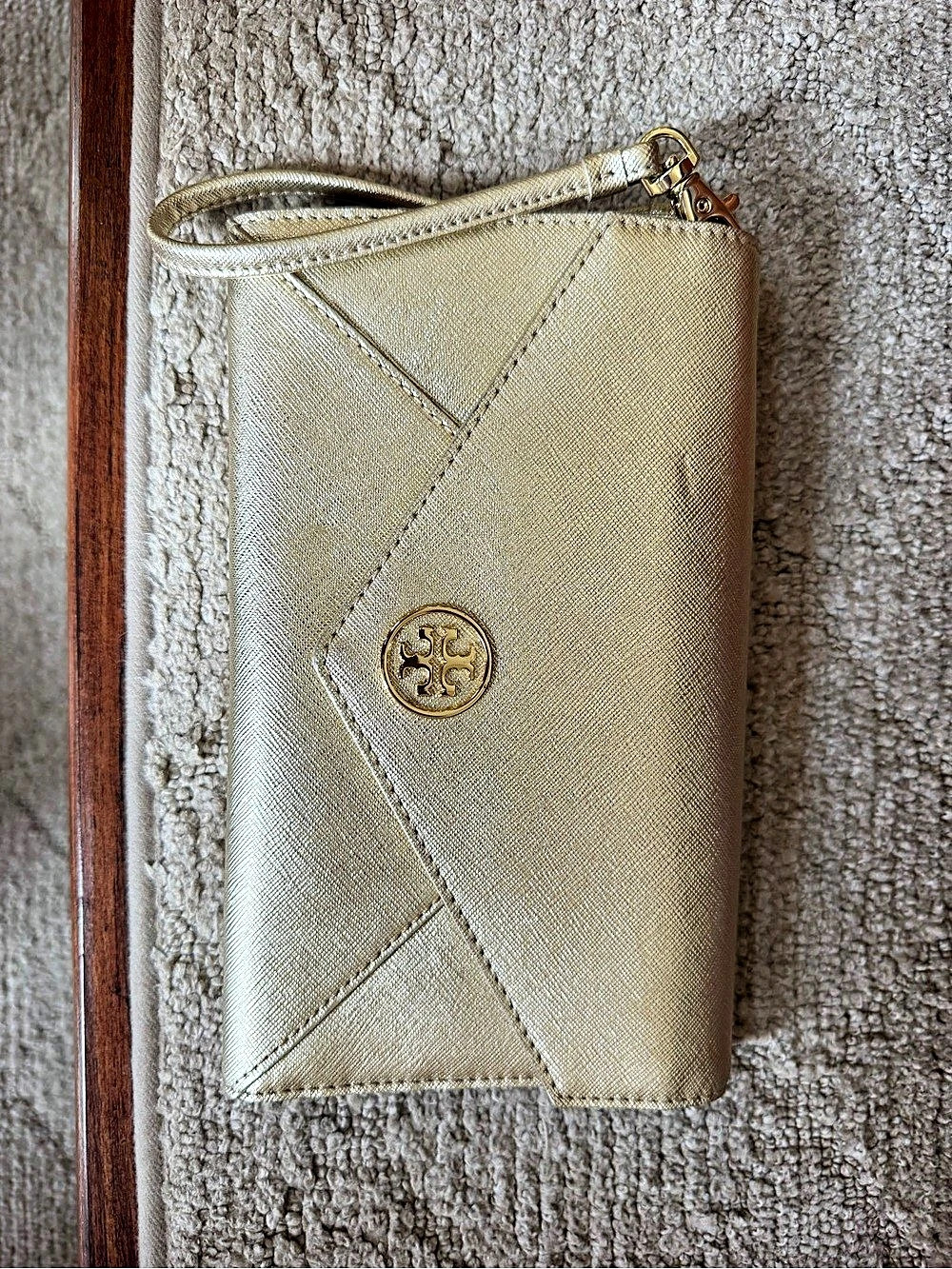 Tory Burch Envelope Wristlet Wallet in Gold